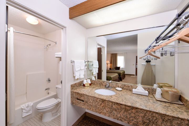 Briarwood Inn of Geneva