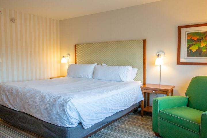 Room 16 of 38