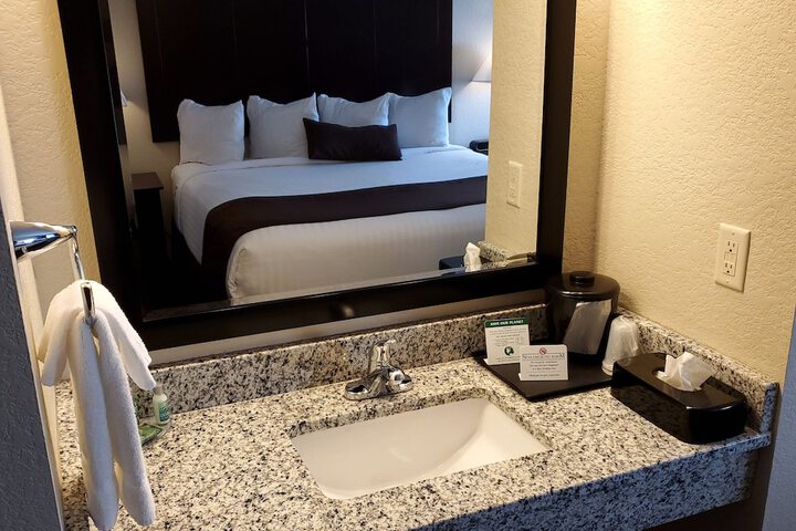 Room 32 of 69