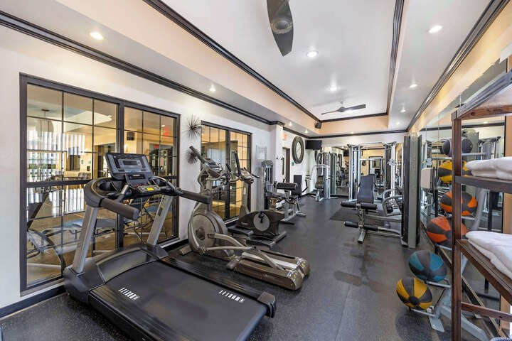 Best Western Plus Emerald Inn & Suites