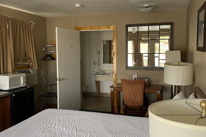 Room 13 of 20