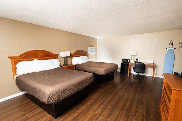 Room 4 of 8