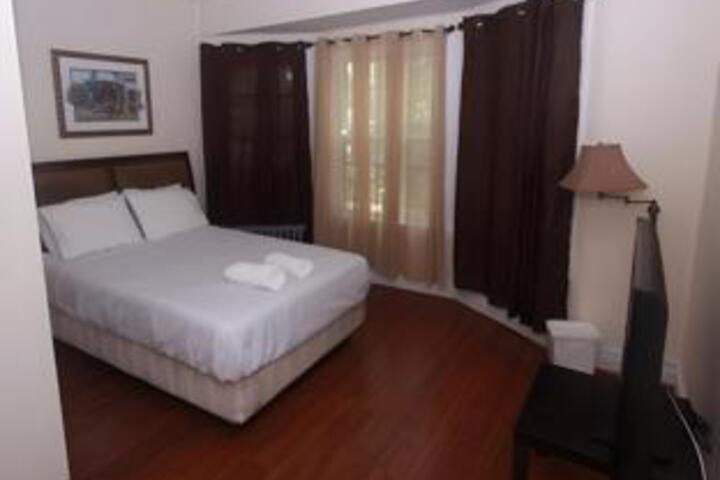 Room 9 of 16