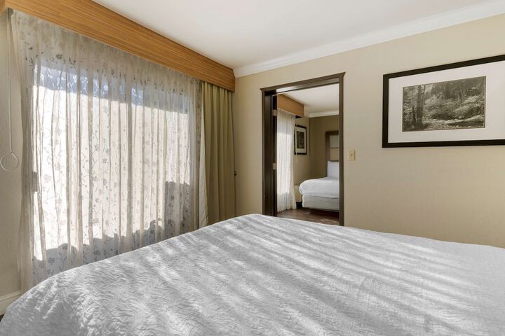 Room 50 of 93