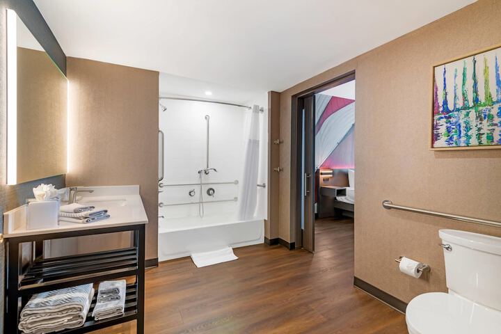 Cambria Hotel & Suites Plymouth