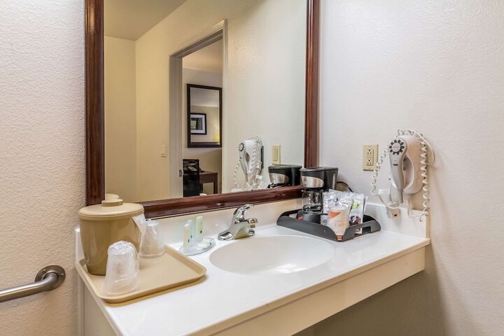 Quality Inn Fresno Near University