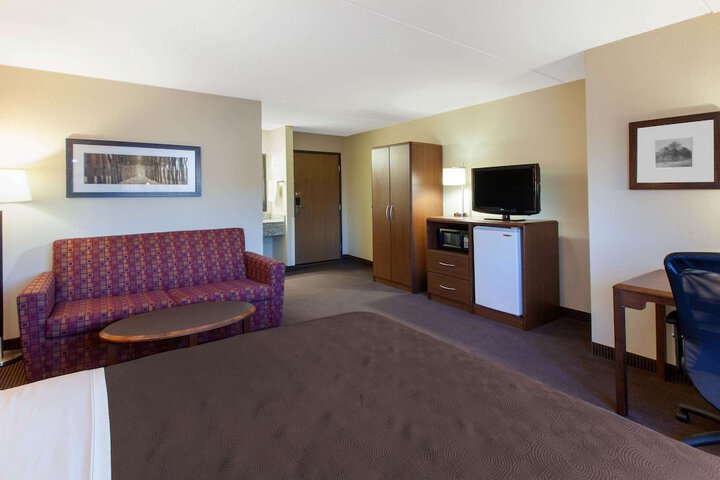 AmericInn by Wyndham Iron River