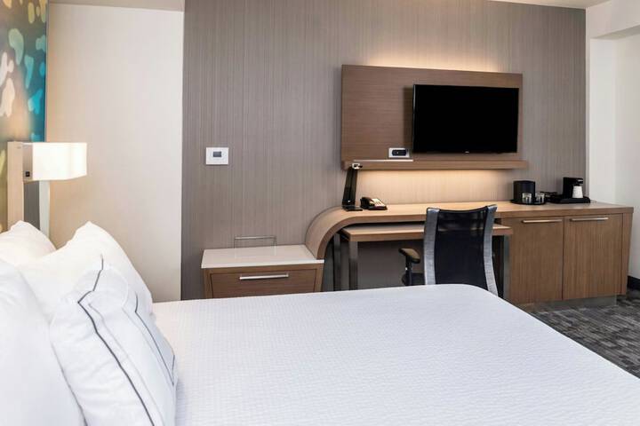 Courtyard by Marriott Detroit Farmington
