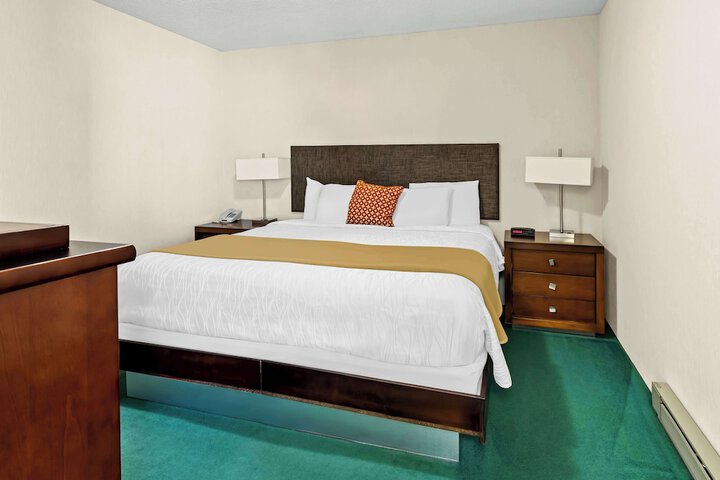Room 13 of 38