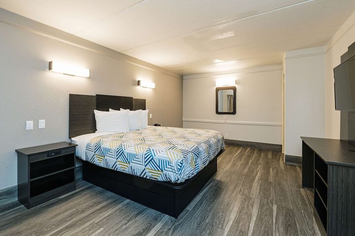 Room 30 of 53