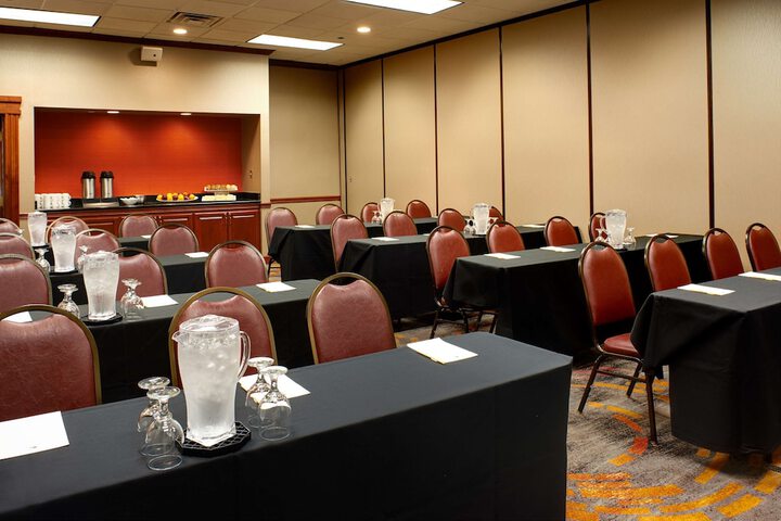 DoubleTree by Hilton Detroit - Dearborn