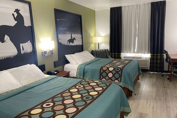 Room 6 of 16