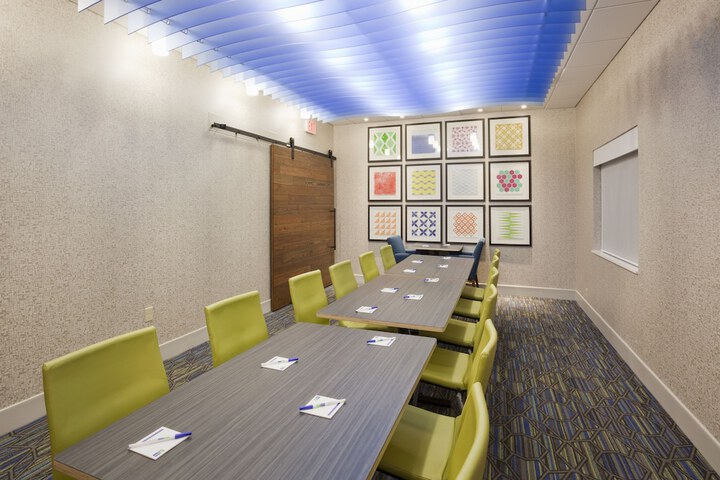 Holiday Inn Express Roseville-St. Paul by IHG