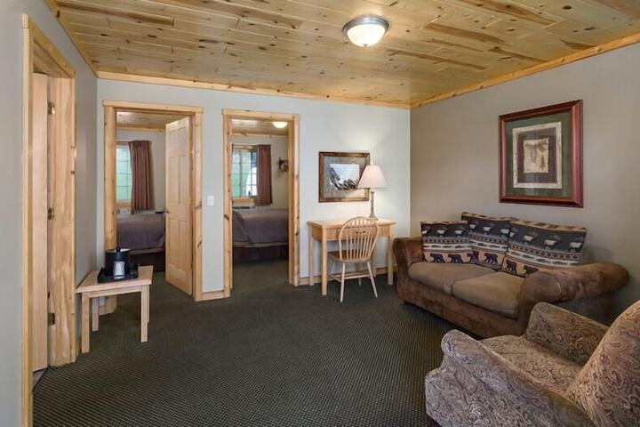 Rock Crest Lodge & Cabins