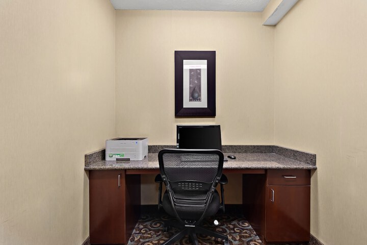 Business Center 35 of 35