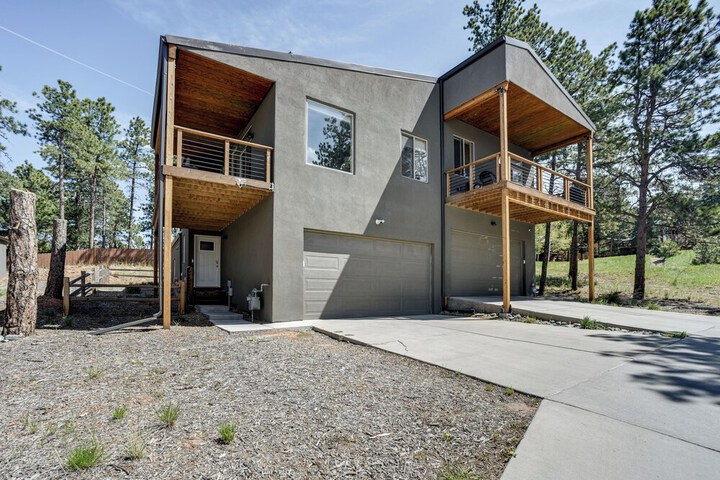 Dtwn Woodland Park Townhome w / Covered Deck