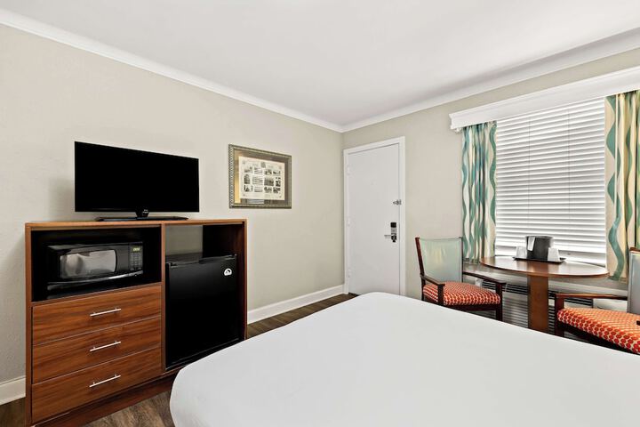 Room 27 of 41