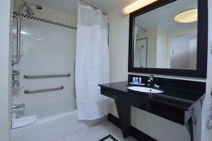 Room 9 of 23