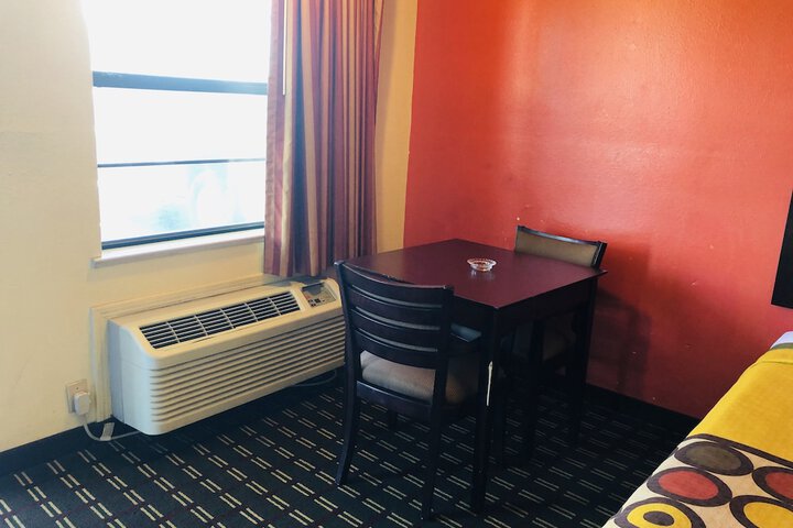 Room 24 of 27