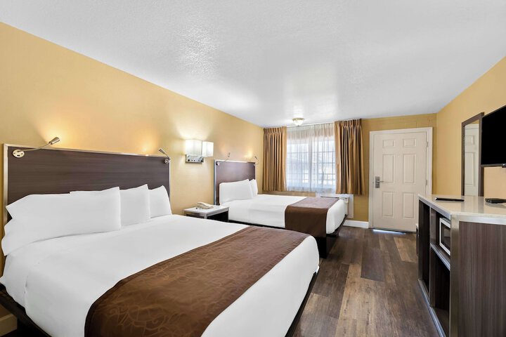 Room 9 of 18