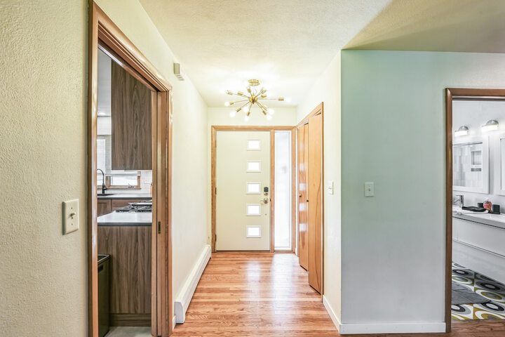 Iowa City 4br Backyard Walk To Stadium 4 Bedroom Home