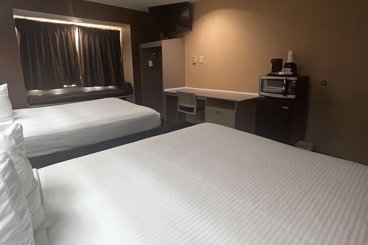 Room 27 of 29