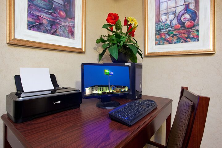 Business Center 75 of 75