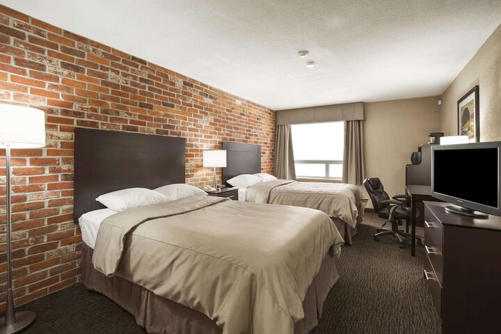 Room 7 of 28