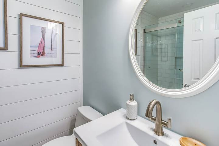 salt & Light Oceanfront Condo w / Pool & Elevator