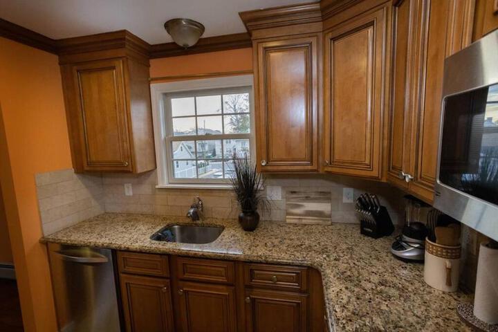 Family 3-bedroom home (2nd floor near EWR / Outlet)