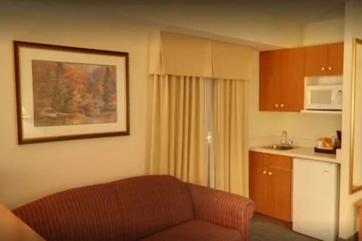 Room 64 of 77