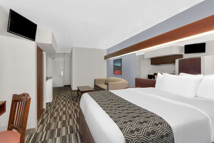 Room 16 of 38