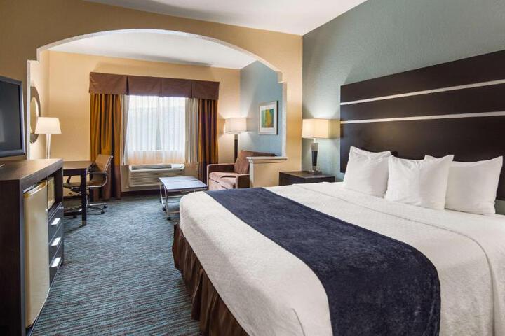 Best Western Plus Northwest Inn & Suites