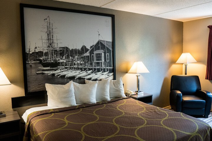 Room 10 of 26