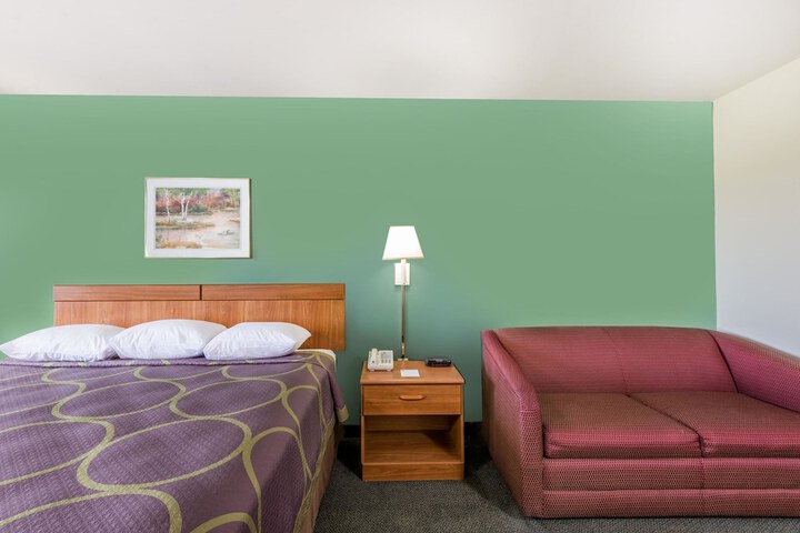 Super 8 by Wyndham Hagerstown / Halfway Area