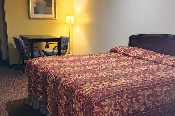 Room 6 of 13