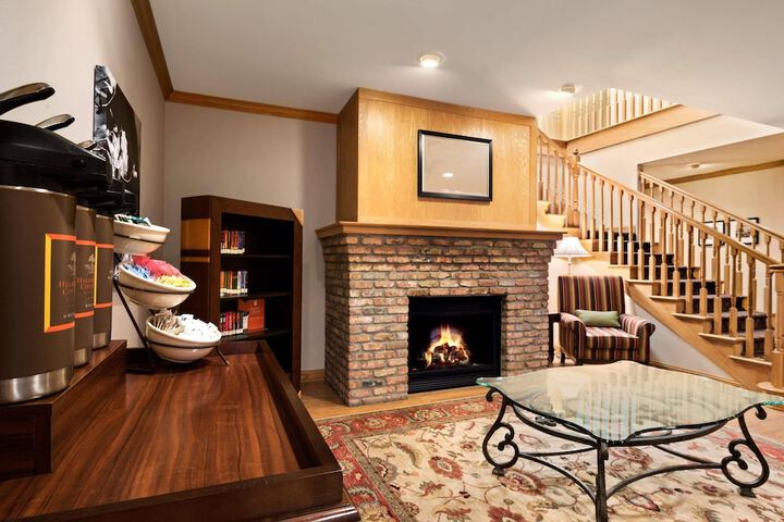 Country Inn & Suites by Radisson Clinton, IA