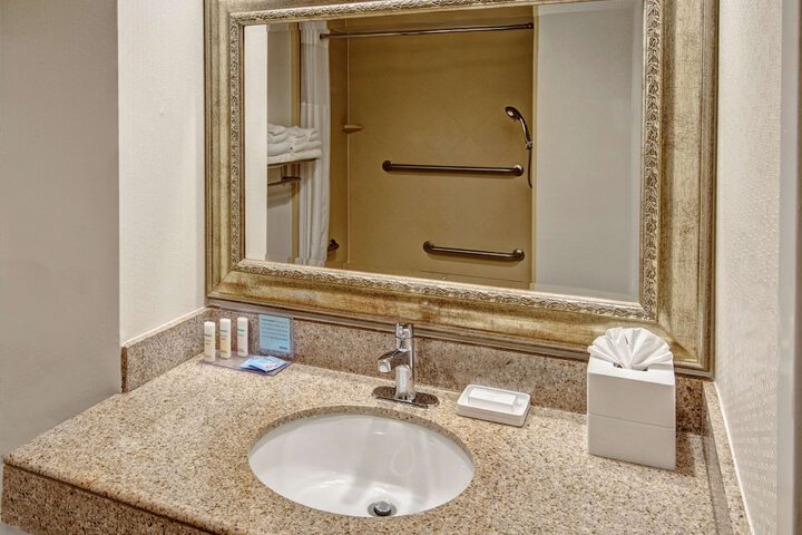 Hampton Inn by Hilton Charlotte / Matthews
