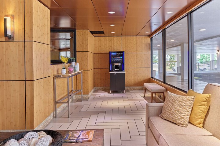 Henlopen Oceanfront Hotel