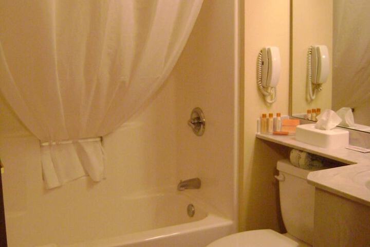 Room 17 of 36