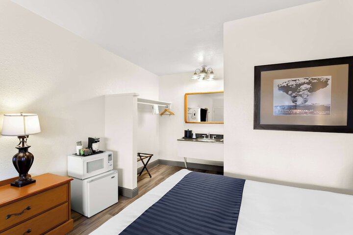 Room 9 of 50