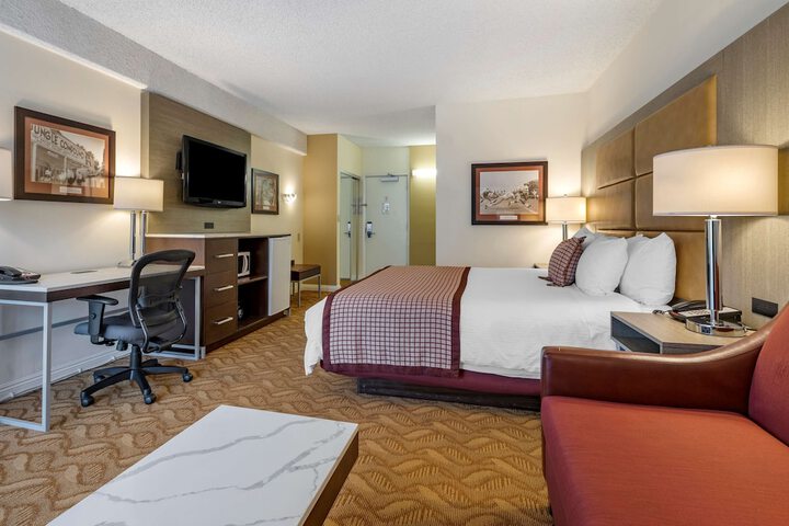 Room 33 of 46