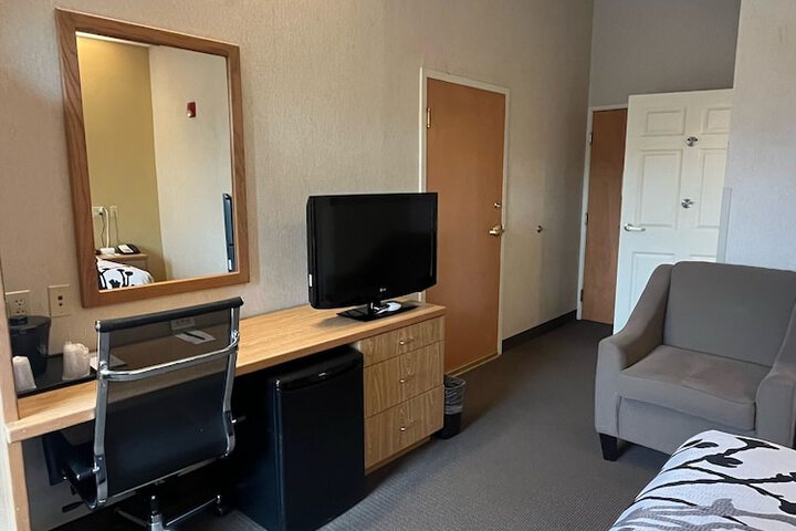 Room 11 of 32