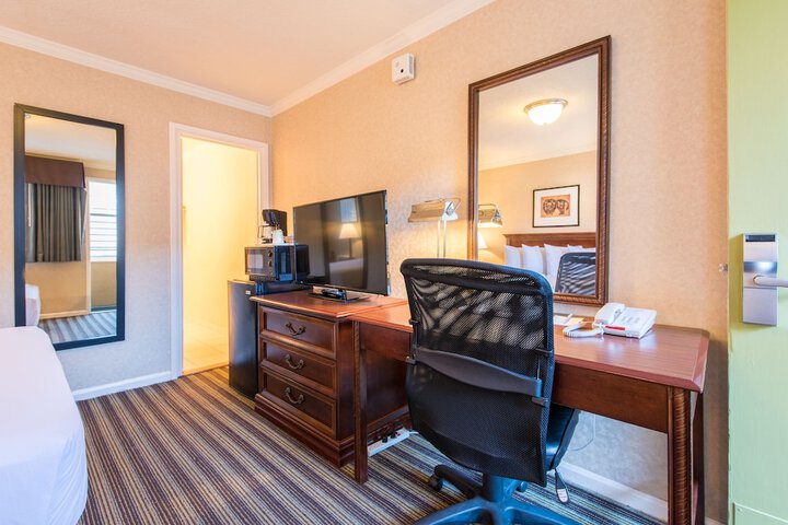 Room 18 of 25
