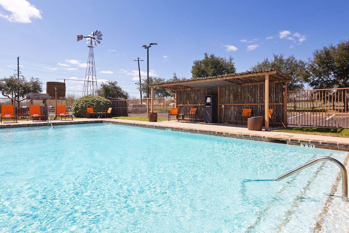 Pool 6 of 25
