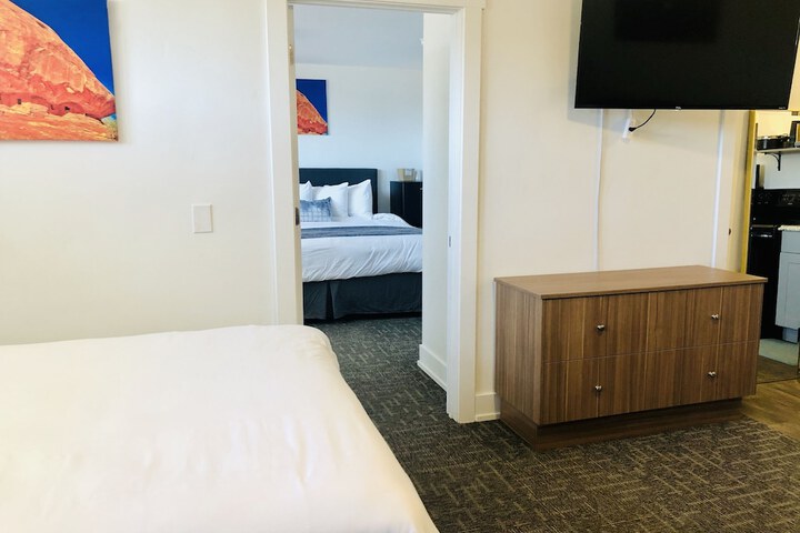 Blue Sage Inn & Suites