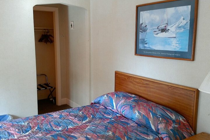 Room 9 of 10