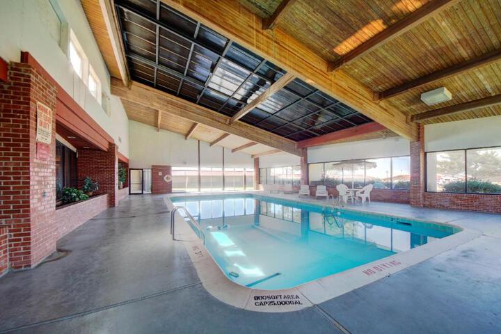 American Best Inn by OYO I-35 Perry near Lake McMurtry