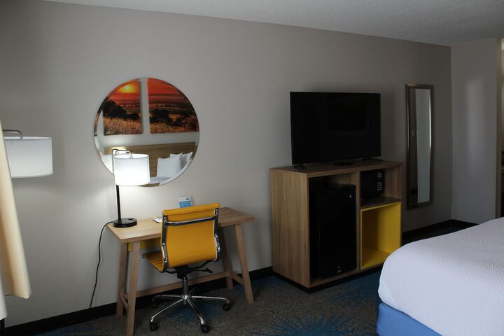 Room 28 of 40