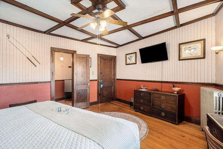 Room 74 of 76